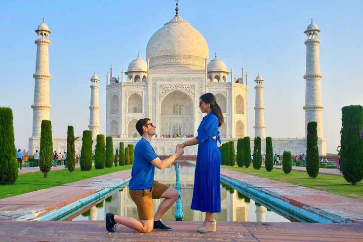 Taj Mahal Tour with Saree & Kurta Experience ( Rental )